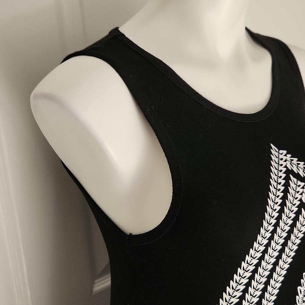 Black and White Sleeveless Mandala Pattern Handkerchief Hem Dress - Picture 7 of 9